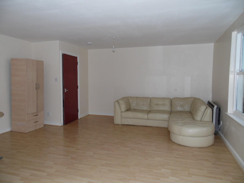 2 bed 1st Floor Flat for rent in Stoughton. From Parmars - Leicester