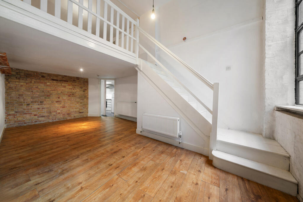 1 bed 1st Floor Flat for rent in Hackney. From Pearl & Coutts Ltd