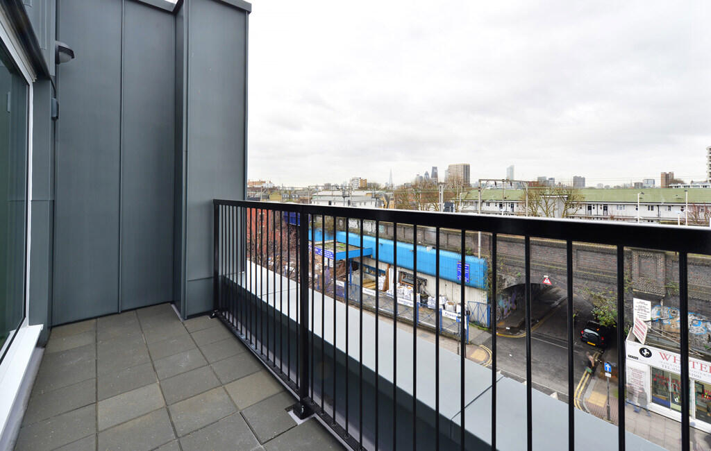 1 bed 1st Floor Flat for rent in Bethnal Green. From Pearl & Coutts Ltd