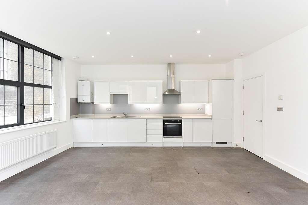 1 bed 1st Floor Flat for rent in Hackney. From Pearl & Coutts Ltd