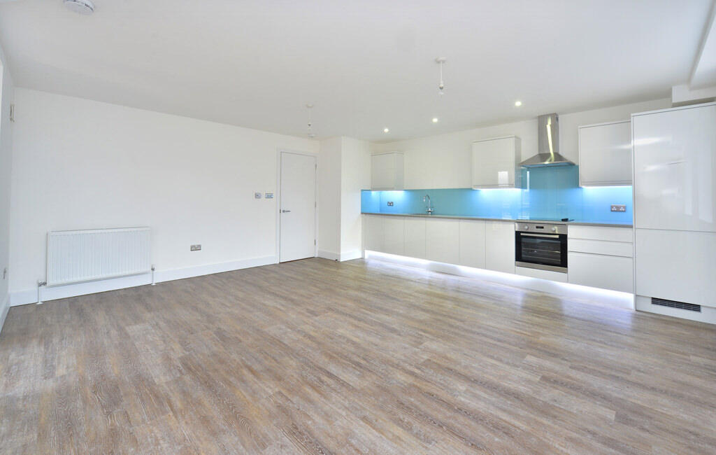 1 bed 1st Floor Flat for rent in Bethnal Green. From Pearl & Coutts Ltd