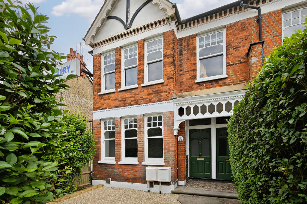 3 bed 1st Floor Flat for rent in Streatham. From Pearl & Coutts Ltd