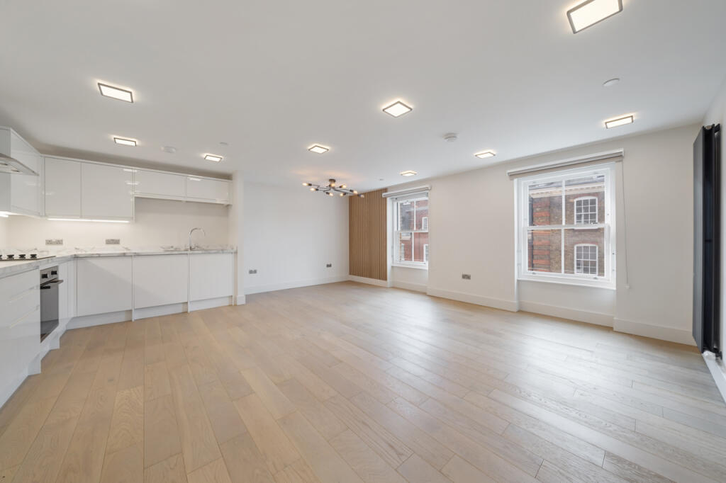 3 bed 1st Floor Flat for rent in London. From Pearl & Coutts Ltd