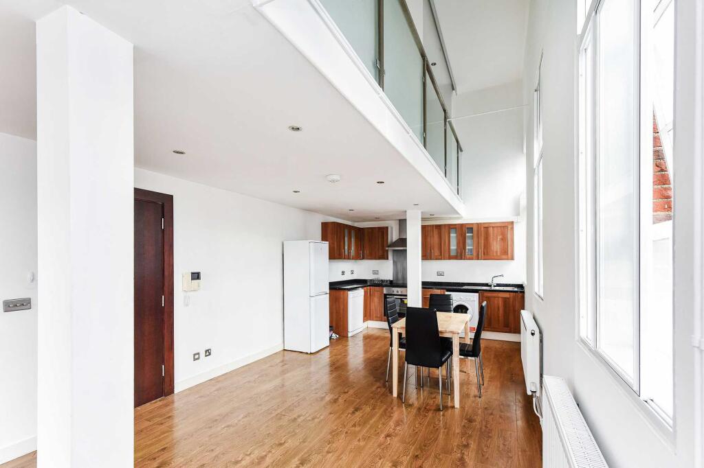 2 bed 1st Floor Flat for rent in Fulham. From Pearl & Coutts Ltd