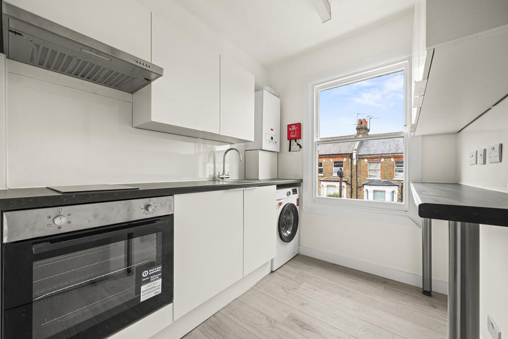 1 bed 1st Floor Flat for rent in Paddington. From Pearl & Coutts Ltd 1 bed 1st Floor Flat for rent in Paddington. From Pearl & Coutts Ltd