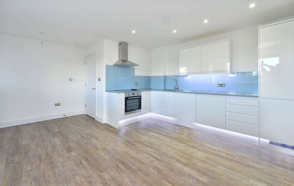 1 bed 1st Floor Flat for rent in Bethnal Green. From Pearl & Coutts Ltd