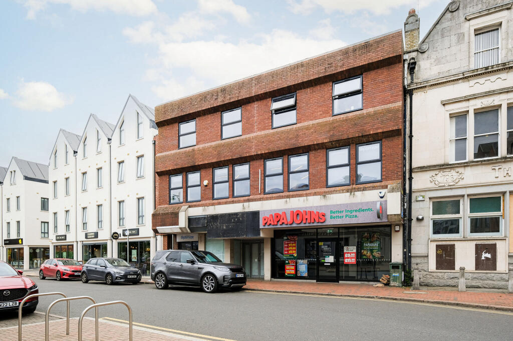 2 bed 1st Floor Flat for rent in Egham. From Pearl & Coutts Ltd