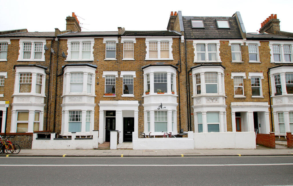 2 bed 1st Floor Flat for rent in Fulham. From Pearl & Coutts Ltd 2 bed 1st Floor Flat for rent in Fulham. From Pearl & Coutts Ltd