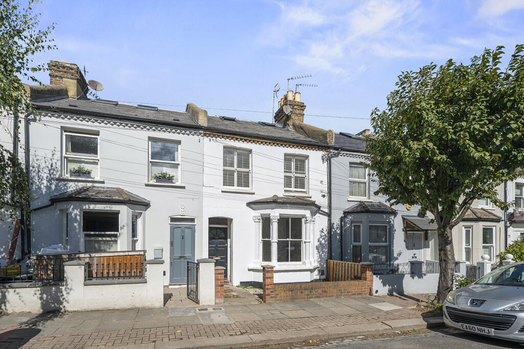 1 bed 1st Floor Flat for rent in Wandsworth. From Pearl & Coutts Ltd 1 bed 1st Floor Flat for rent in Wandsworth. From Pearl & Coutts Ltd