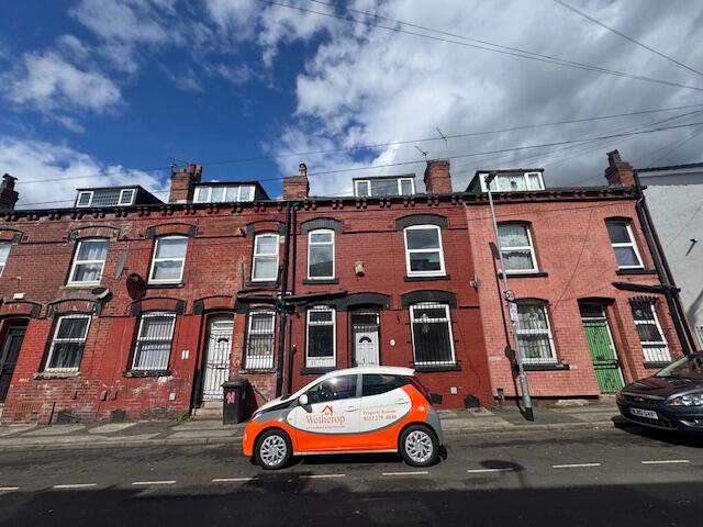 2 bed Mid Terraced House for rent in Leeds. From Jane Wetherop Partnership - Leeds