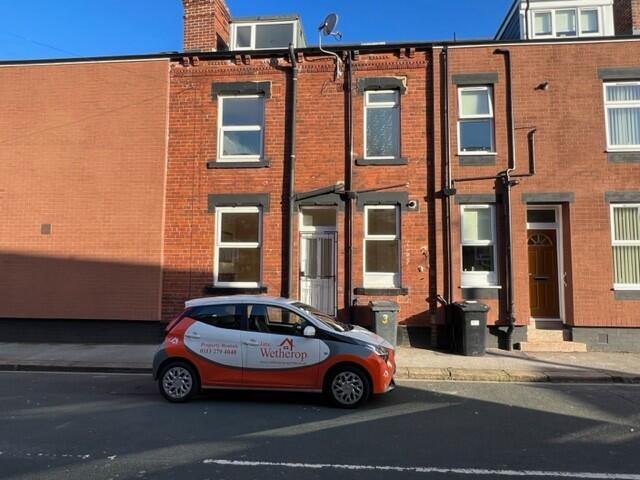 2 bed Mid Terraced House for rent in Leeds. From Jane Wetherop Partnership - Leeds
