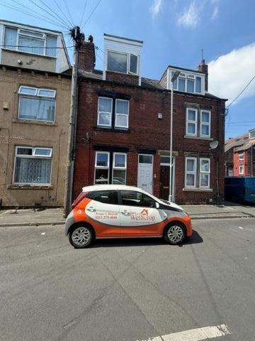 2 bed Mid Terraced House for rent in Leeds. From Jane Wetherop Partnership - Leeds