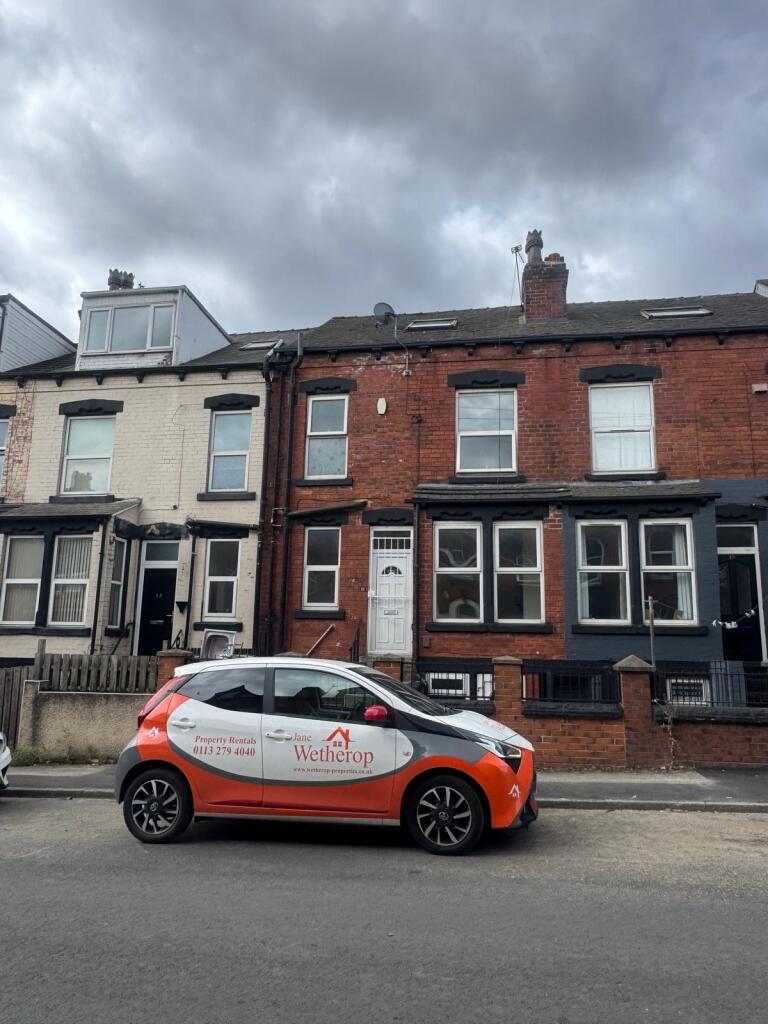 2 bed Mid Terraced House for rent in Leeds. From Jane Wetherop Partnership - Leeds