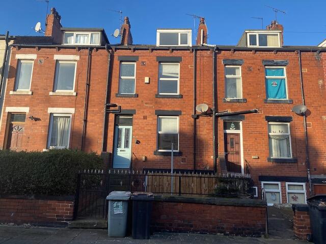 2 bed Mid Terraced House for rent in Leeds. From Jane Wetherop Partnership - Leeds