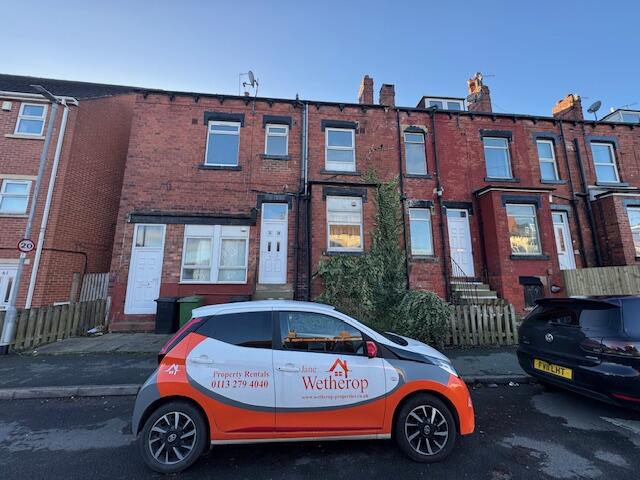 2 bed 1st Floor Flat for rent in Troydale. From Jane Wetherop Partnership - Leeds