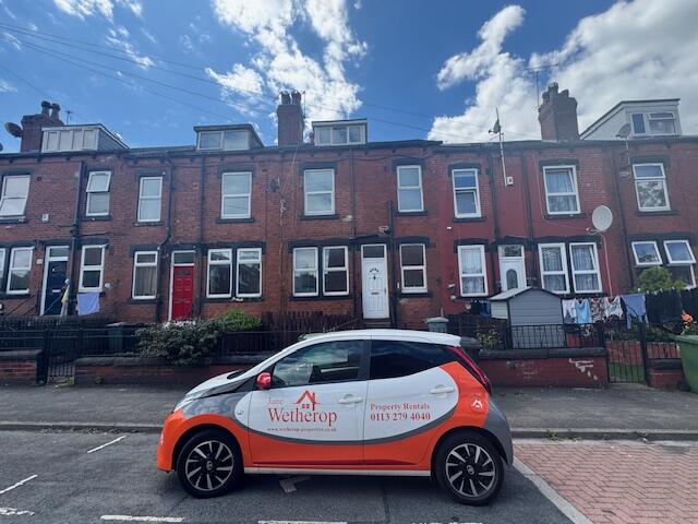 2 bed Mid Terraced House for rent in Leeds. From Jane Wetherop Partnership - Leeds