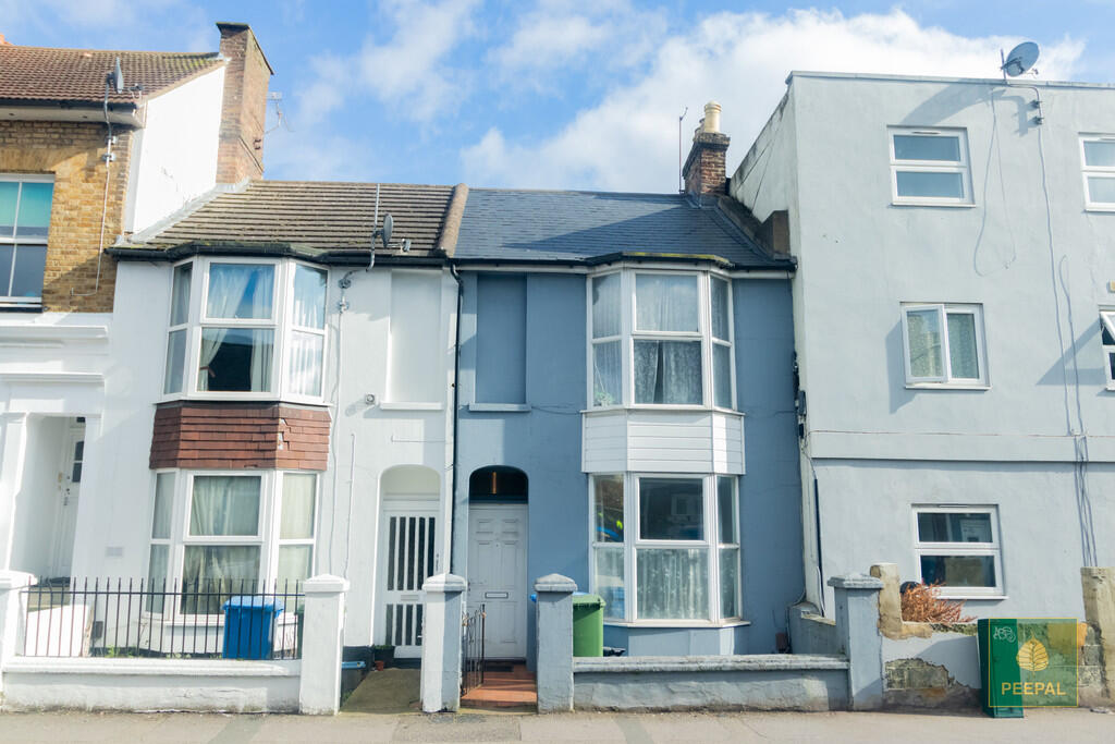 3 bed Mid Terraced House for rent in Aldershot. From Peepal Estate Agents - Farnborough