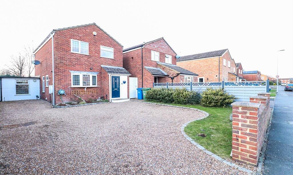 3 bed Link detached for rent in Sandhurst. From Peepal Estate Agents - Farnborough