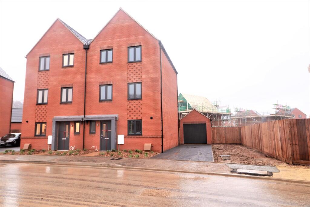 4 bed Semi Detached for rent in . From Peepal Estate Agents - Farnborough