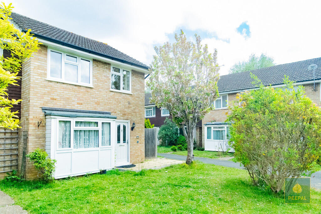 3 bed End of Terrace for rent in Woking. From Peepal Estate Agents - Farnborough