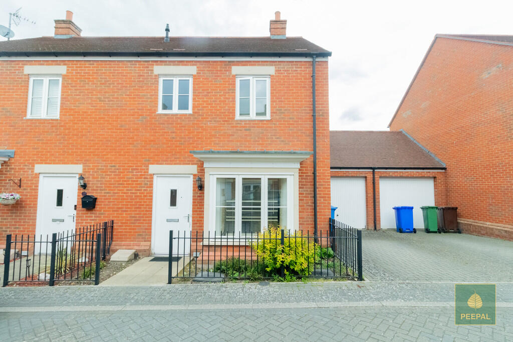 3 bed Semi Detached for rent in . From Peepal Estate Agents - Farnborough 3 bed Semi Detached for rent in . From Peepal Estate Agents - Farnborough