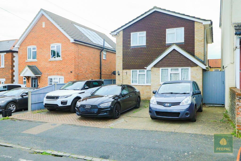 3 bed Detached for rent in Ash Green. From Peepal Estate Agents - Farnborough 3 bed Detached for rent in Ash Green. From Peepal Estate Agents - Farnborough