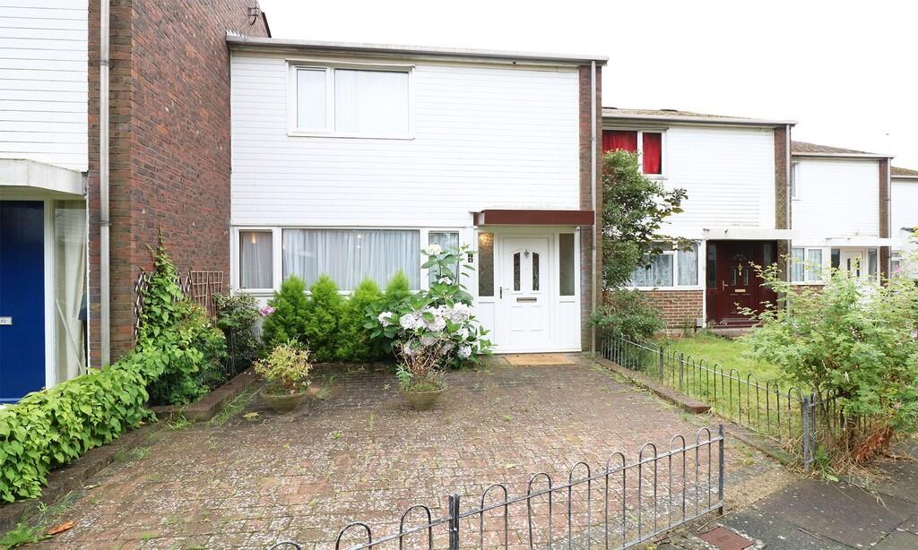 2 bed Mid Terraced House for rent in Farnborough. From Peepal Estate Agents - Farnborough