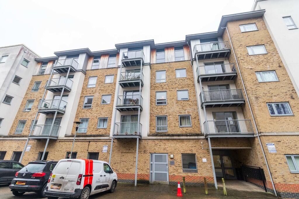 2 bed 1st Floor Flat for rent in Farnborough. From Peepal Estate Agents - Farnborough
