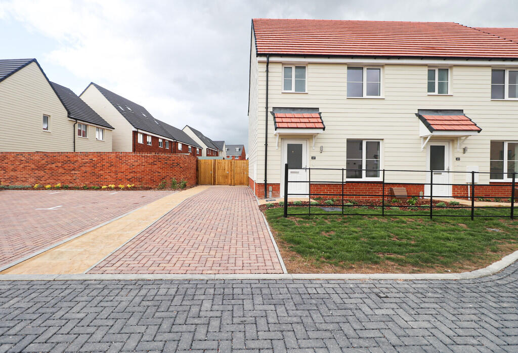 3 bed End of Terrace for rent in Forton. From Peepal Estate Agents - Farnborough