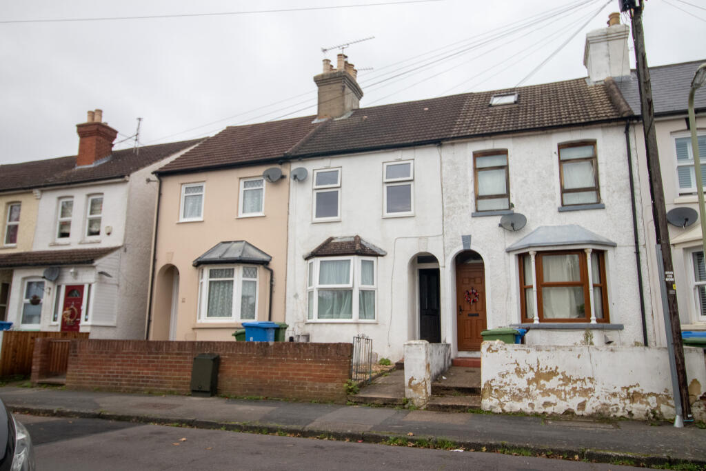 3 bed Mid Terraced House for rent in Ash Green. From Peepal Estate Agents - Farnborough 3 bed Mid Terraced House for rent in Ash Green. From Peepal Estate Agents - Farnborough