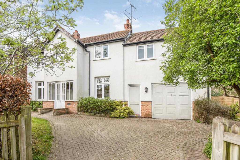 3 bed Detached House for rent in Harpsden. From Penny & Sinclair
