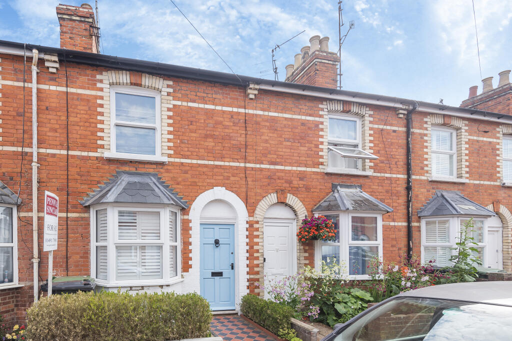 3 bed Mid Terraced House for rent in Henley-on-Thames. From Penny & Sinclair - Henley On Thames