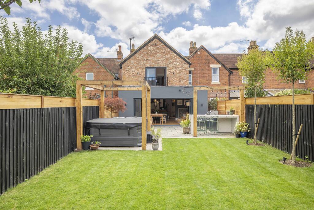 3 bed End of Terrace for rent in Harpsden. From Penny & Sinclair - Henley On Thames