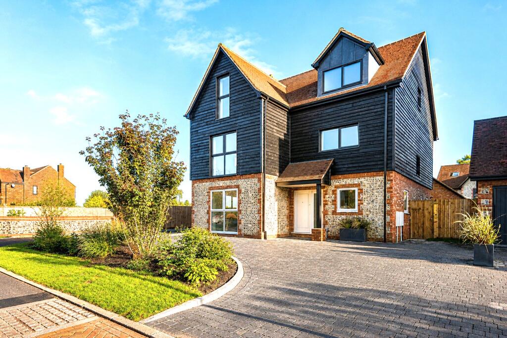 5 bed Detached for rent in Rotherfield Greys. From Penny & Sinclair - Henley On Thames 5 bed Detached for rent in Rotherfield Greys. From Penny & Sinclair - Henley On Thames