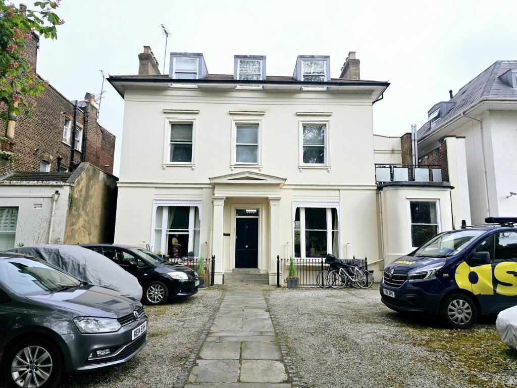 3 bed Flat for rent in London. From Robert Lehrer Properties