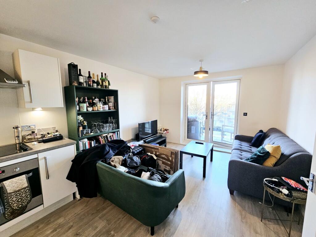 1 bed Apartment for rent in Borehamwood. From Robert Lehrer Properties