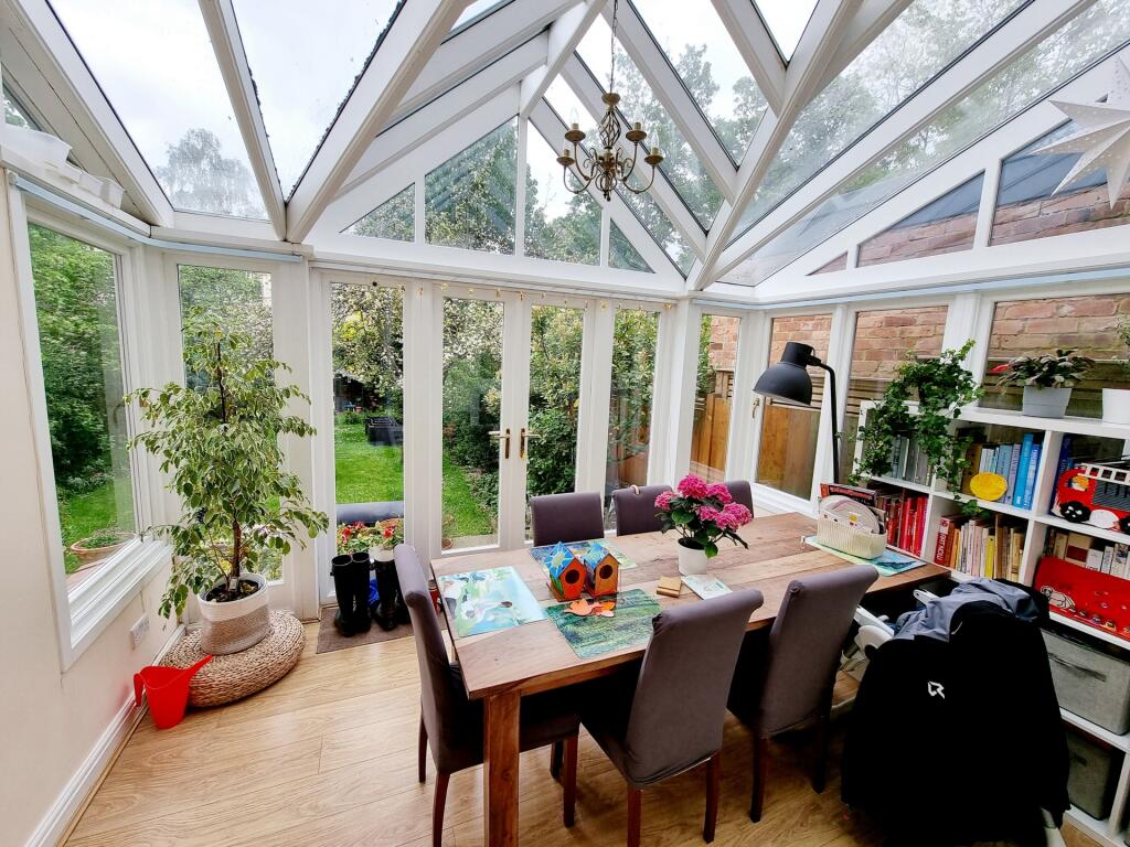 2 bed 1st Floor Flat for rent in Hornsey. From Robert Lehrer Properties