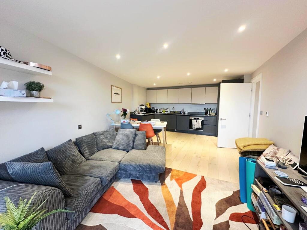 2 bed 1st Floor Flat for rent in Hornsey. From Robert Lehrer Properties 2 bed 1st Floor Flat for rent in Hornsey. From Robert Lehrer Properties