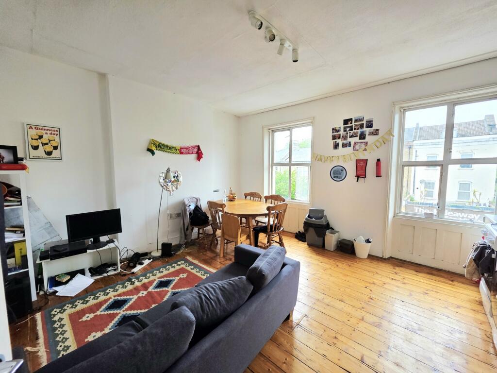 3 bed 1st Floor Flat for rent in Camden Town. From Robert Lehrer Properties 3 bed 1st Floor Flat for rent in Camden Town. From Robert Lehrer Properties