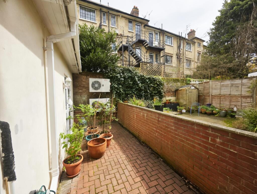2 bed 1st Floor Flat for rent in Hornsey. From Robert Lehrer Properties