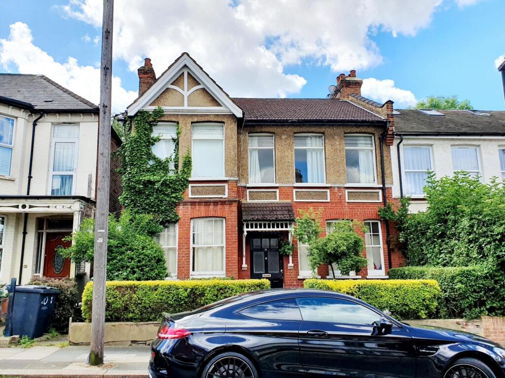 2 bed Apartment for rent in Wood Green. From Robert Lehrer Properties
