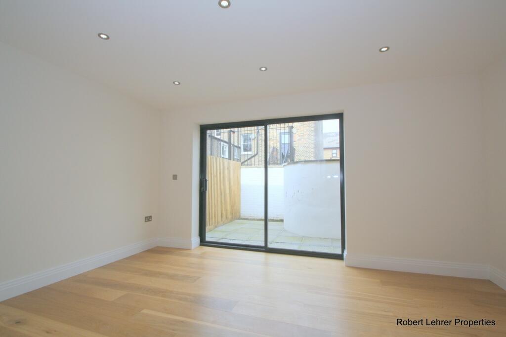 4 bed Detached for rent in Hornsey. From Robert Lehrer Properties