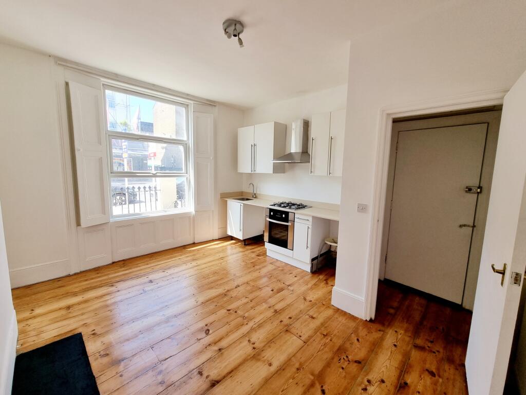 1 bed 1st Floor Flat for rent in Camden Town. From Robert Lehrer Properties