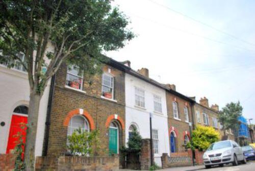 4 bed Detached for rent in Hornsey. From Robert Lehrer Properties
