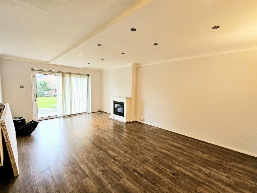 2 bed Apartment for rent in Stanmore. From Robert Lehrer Properties