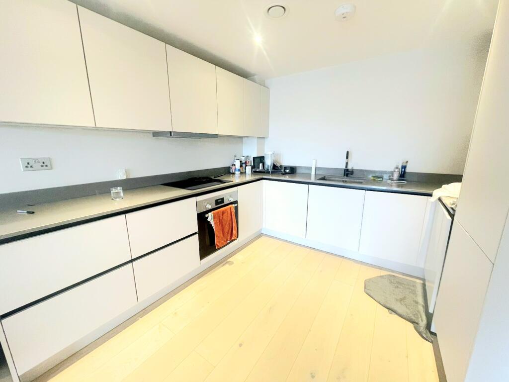 1 bed 1st Floor Flat for rent in Hornsey. From Robert Lehrer Properties