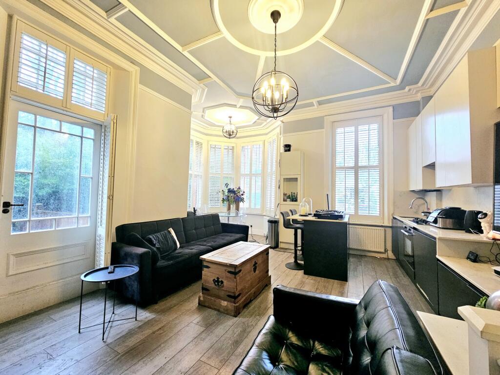 1 bed 1st Floor Flat for rent in Hornsey. From Robert Lehrer Properties