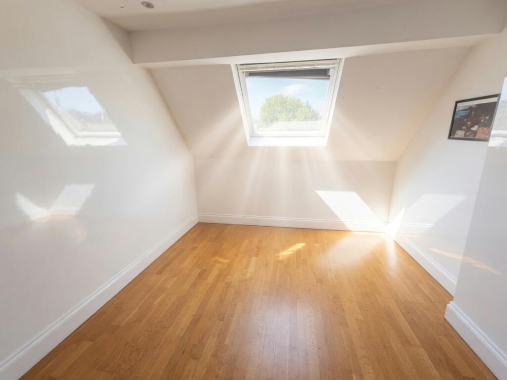 2 bed 1st Floor Flat for rent in Hornsey. From Robert Lehrer Properties