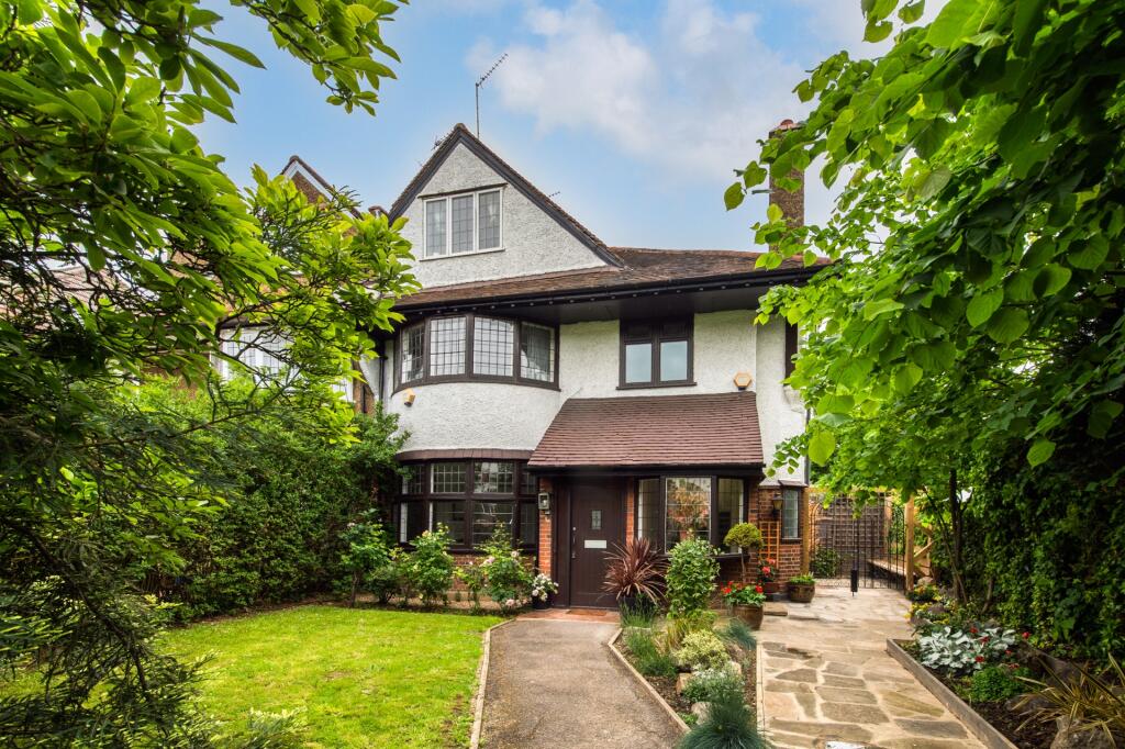 4 bed 1st Floor Flat for rent in Hornsey. From Robert Lehrer Properties