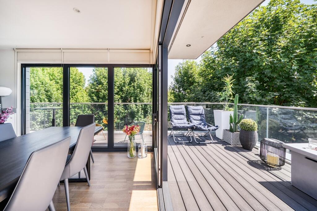 2 bed Penthouse for rent in Hornsey. From Robert Lehrer Properties